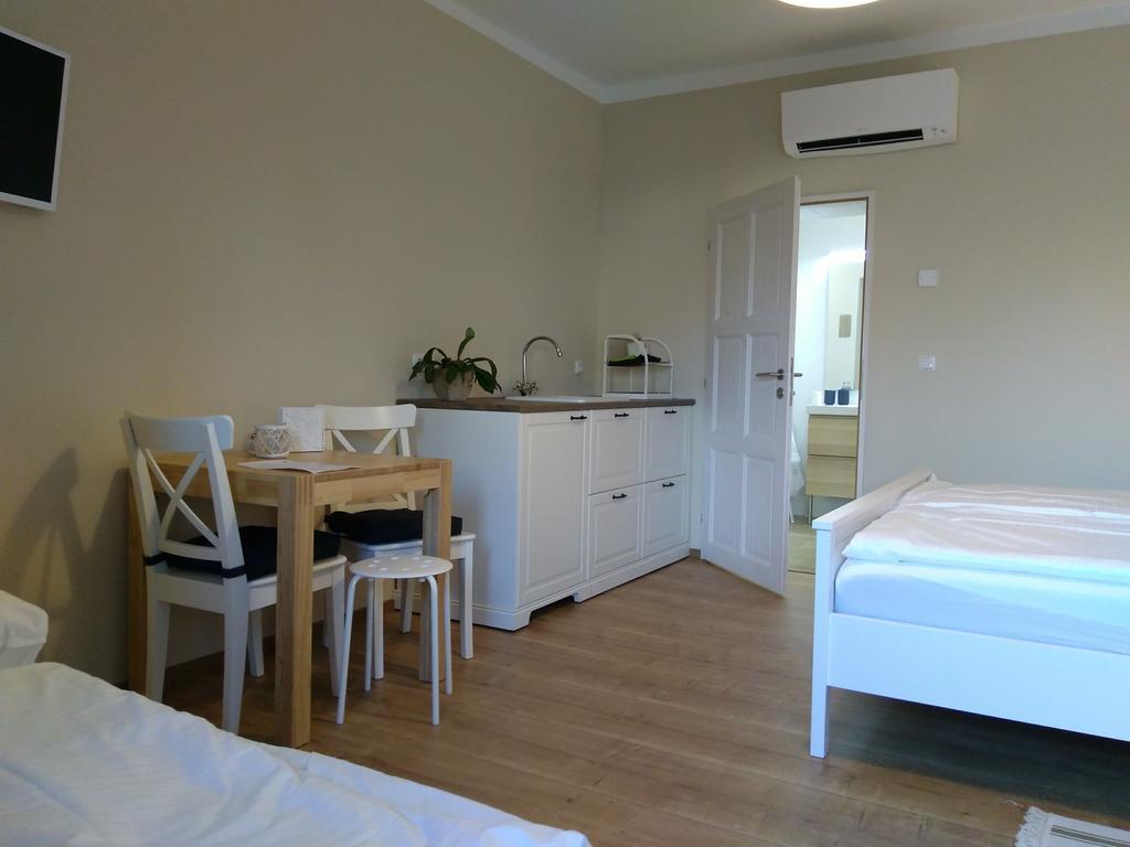 Sabines Apartments Ferienwohnungen Frauenkirchen Exterior foto